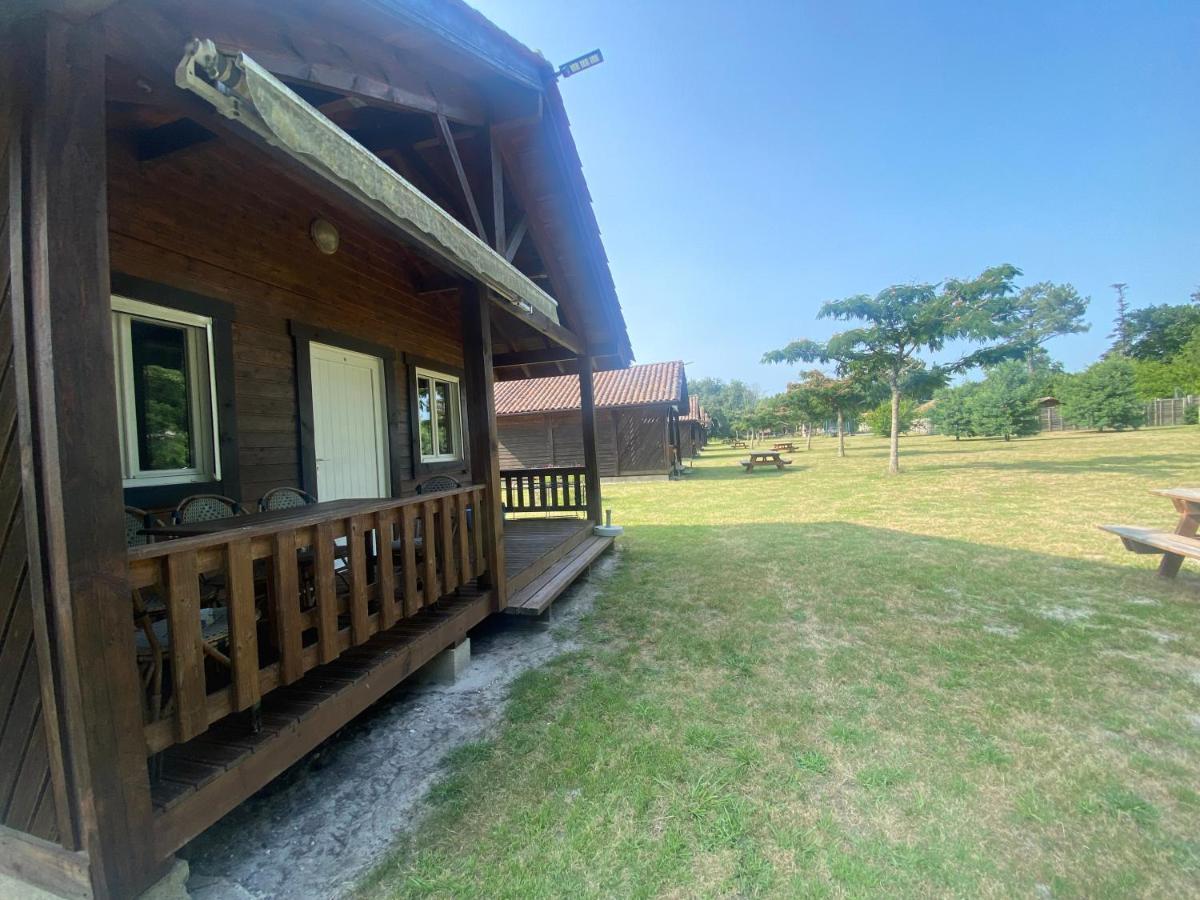 Camping Familial Les Chalets D'Uza Kültér fotó