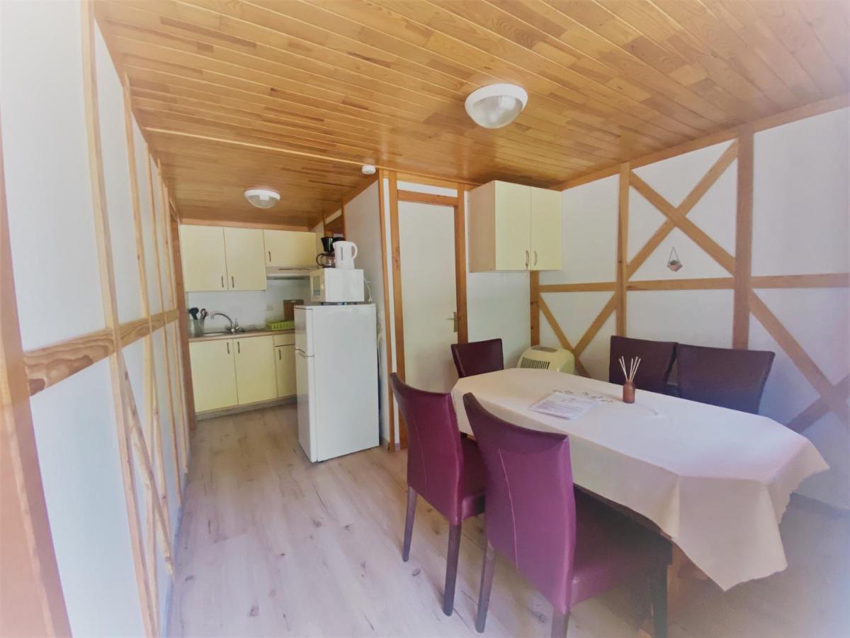 Camping Familial Les Chalets D'Uza Kültér fotó