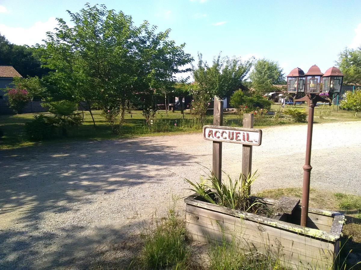 Camping Familial Les Chalets D'Uza Kültér fotó